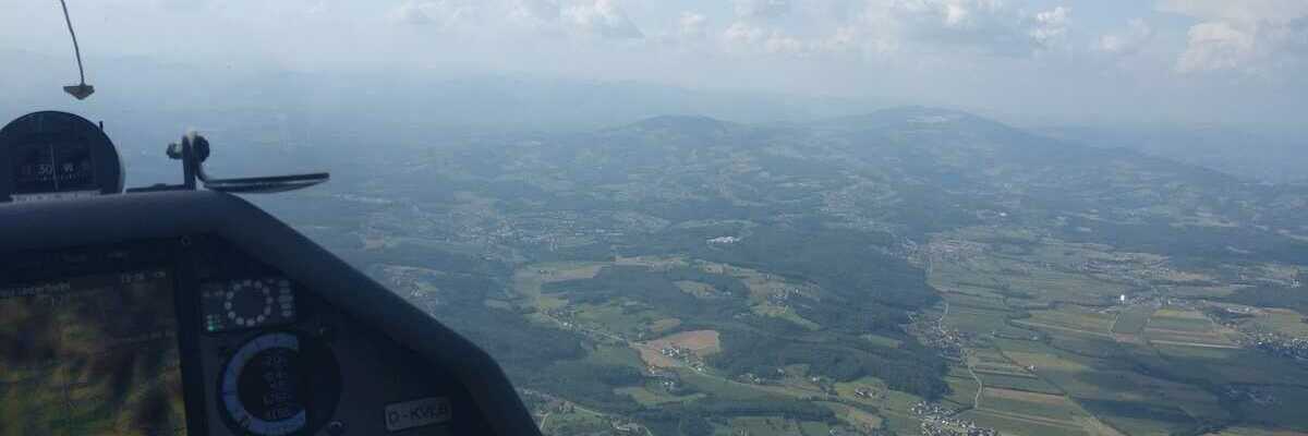 Flugwegposition um 13:38:13: Aufgenommen in der Nähe von Gemeinde Gersdorf an der Feistritz, Österreich in 1247 Meter
